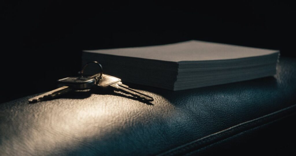 Relevé d’information assurance auto : l’obtenir, le lire, le corriger